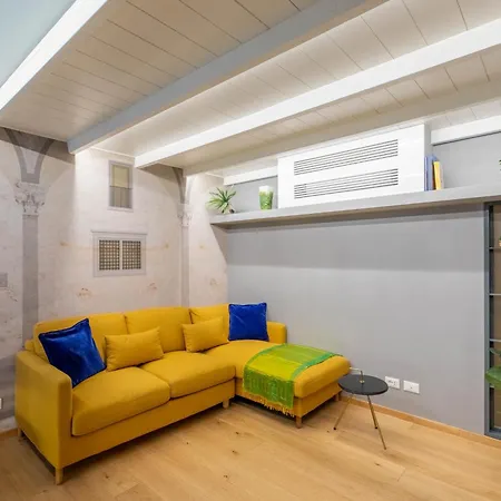 Iflat Glass And Stone Loft Apartment