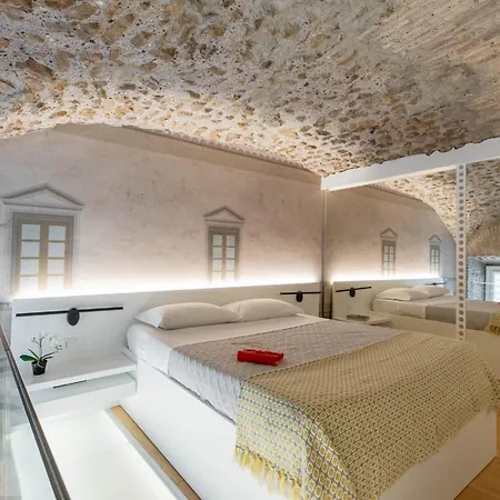 Iflat Glass And Stone Loft Apartment